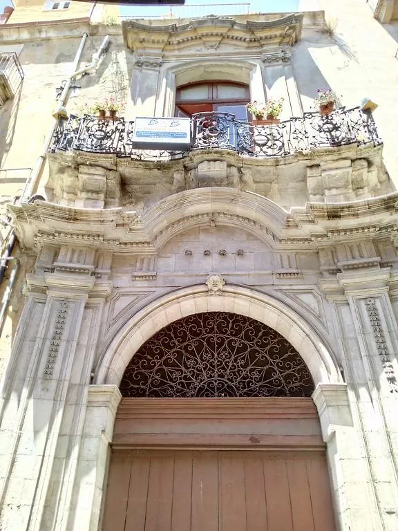 Hotel Palazzo Aprile à Caltagirone Maison d'hôtes