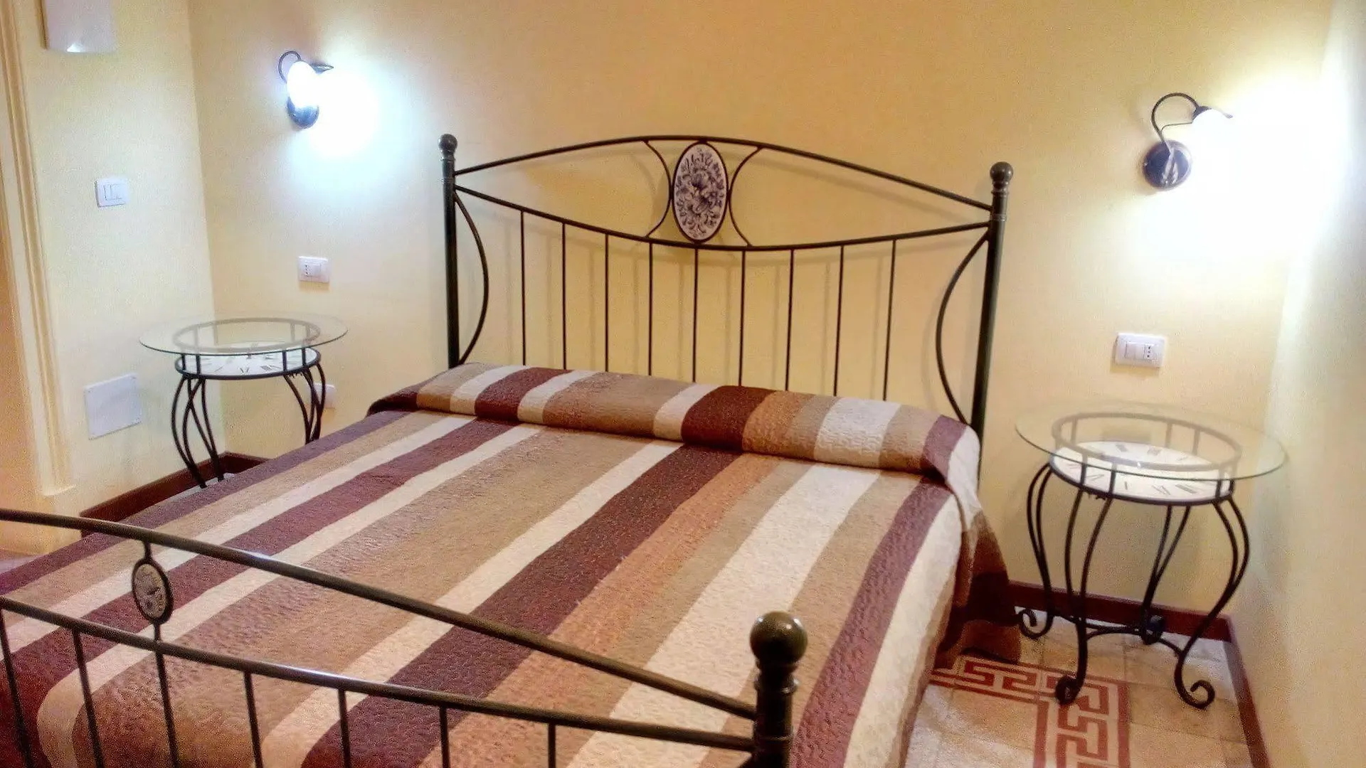 Palazzo Aprile Hotel Caltagirone Itália