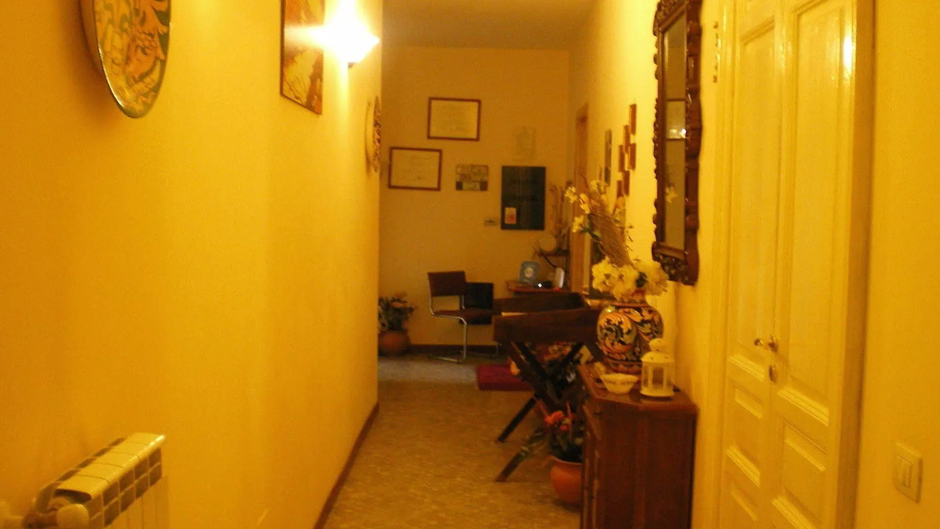 Palazzo Aprile Hotel Caltagirone 2*,  Itália